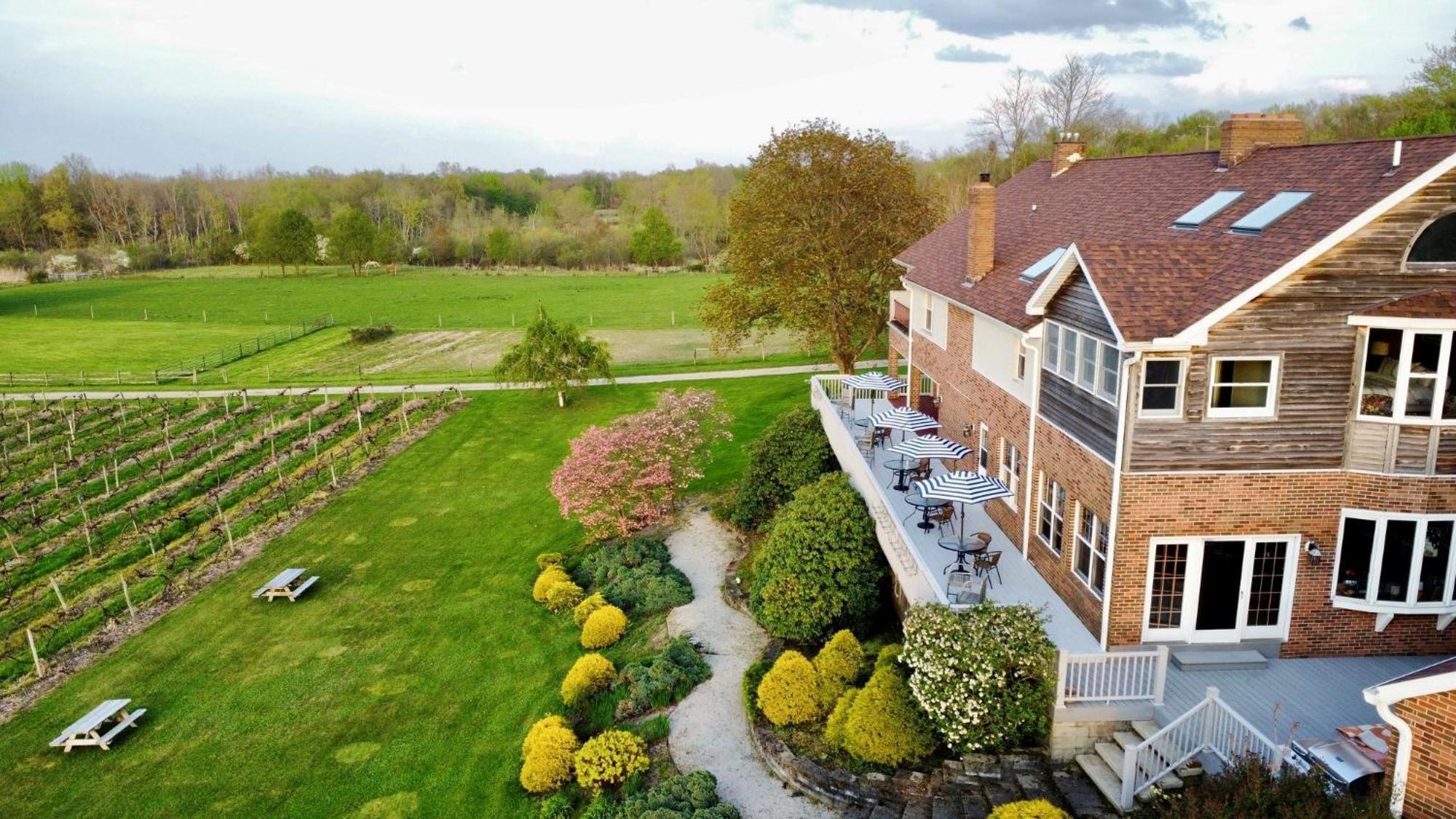 Warner-Concord Farms Bed & Breakfast Geneva エクステリア 写真