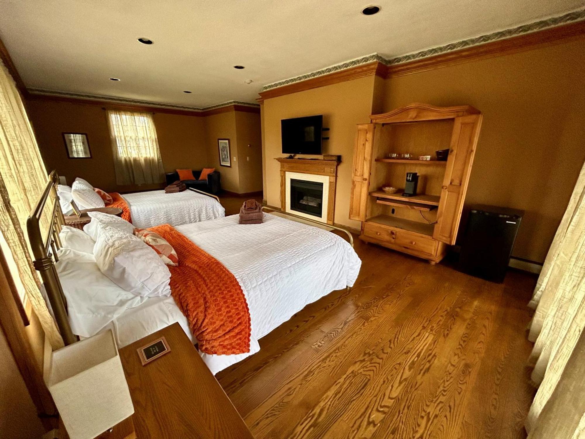 Warner-Concord Farms Bed & Breakfast Geneva エクステリア 写真