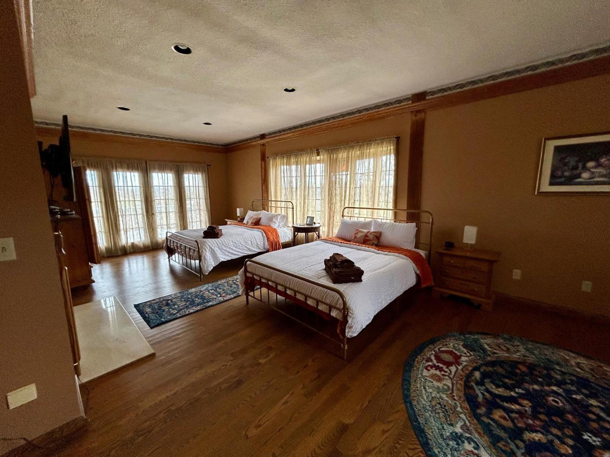 Warner-Concord Farms Bed & Breakfast Geneva エクステリア 写真
