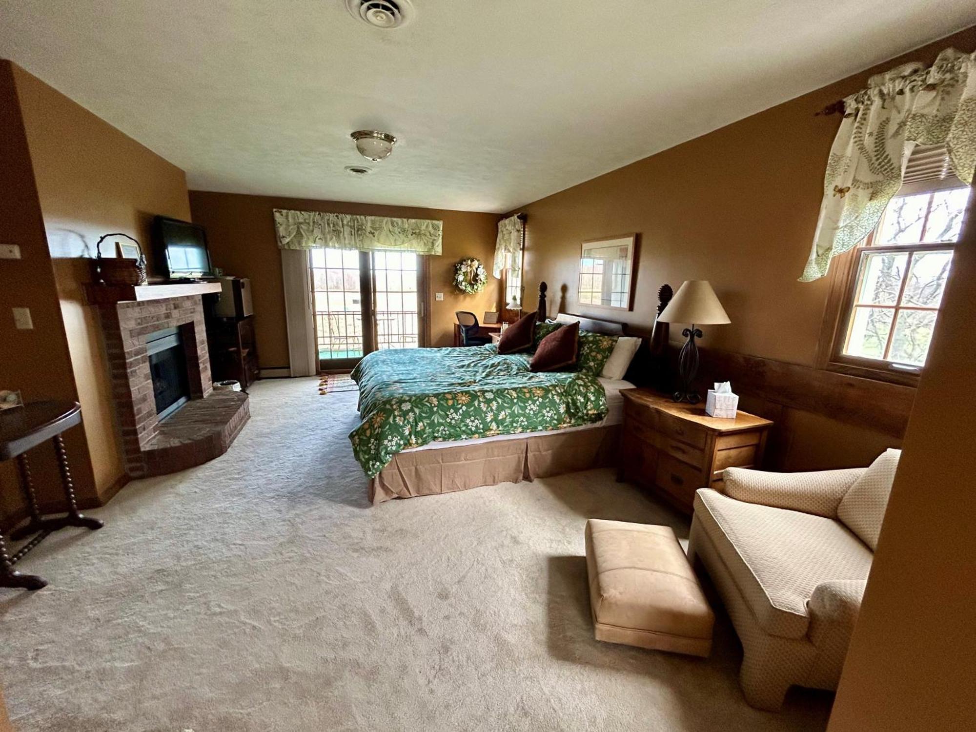 Warner-Concord Farms Bed & Breakfast Geneva エクステリア 写真