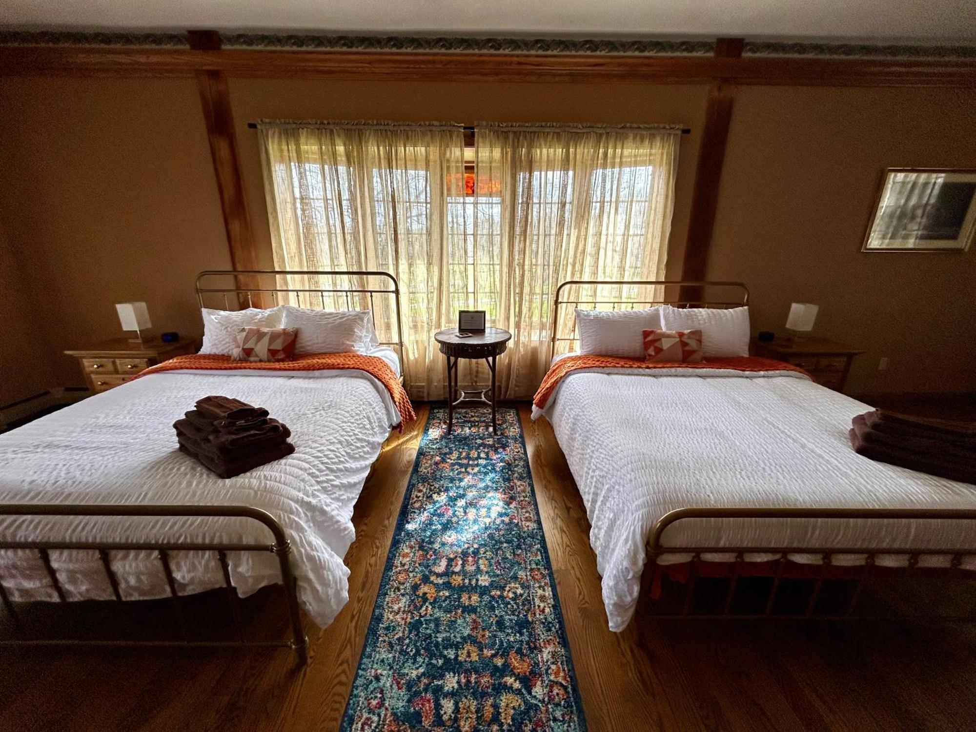 Warner-Concord Farms Bed & Breakfast Geneva エクステリア 写真