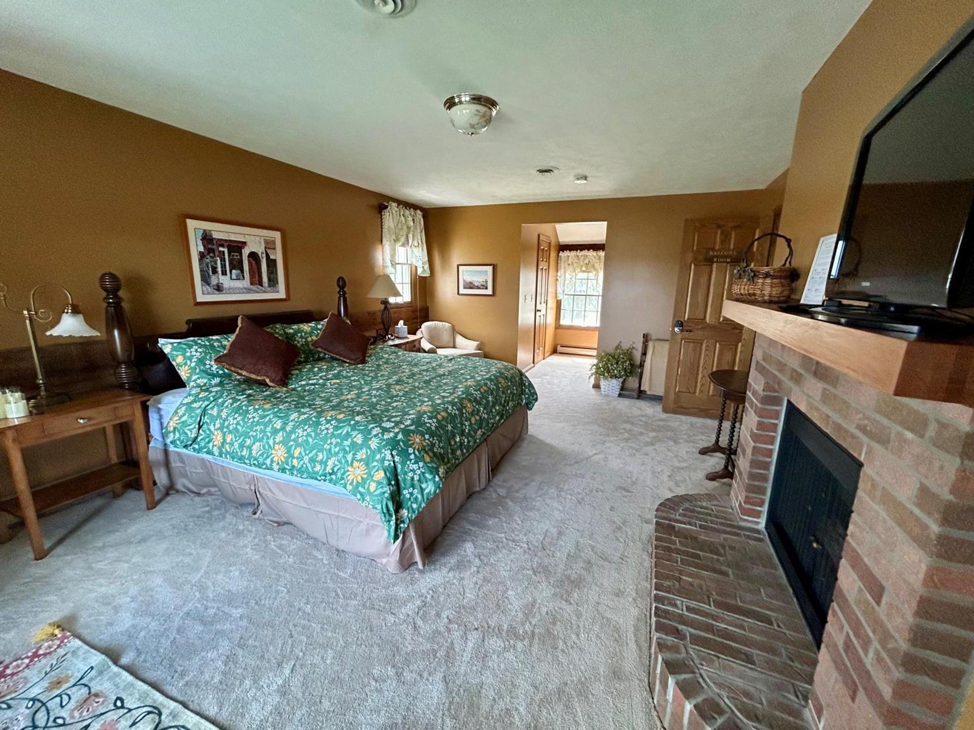 Warner-Concord Farms Bed & Breakfast Geneva エクステリア 写真